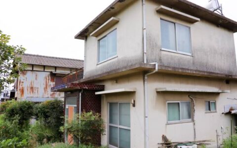 This is an abandoned house that has not been used for more than 20 years.